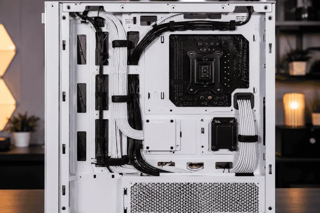 24-pin motherboard cable routed behind the motherboard tray
