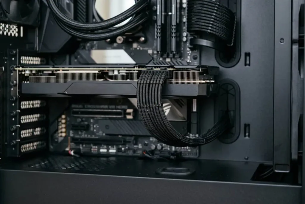 GPU power cable with a smooth bend near the graphics card